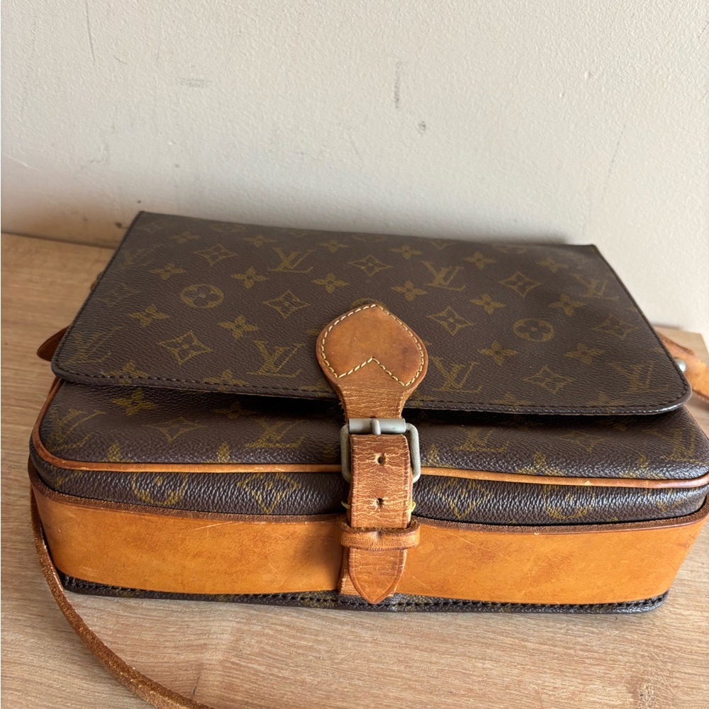 Authentic Louis Vuitton monogram crossbody bag - Picture 5 of 7